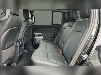 Used Land Rover Defender 2024 for sale - 76206520: Photo 4