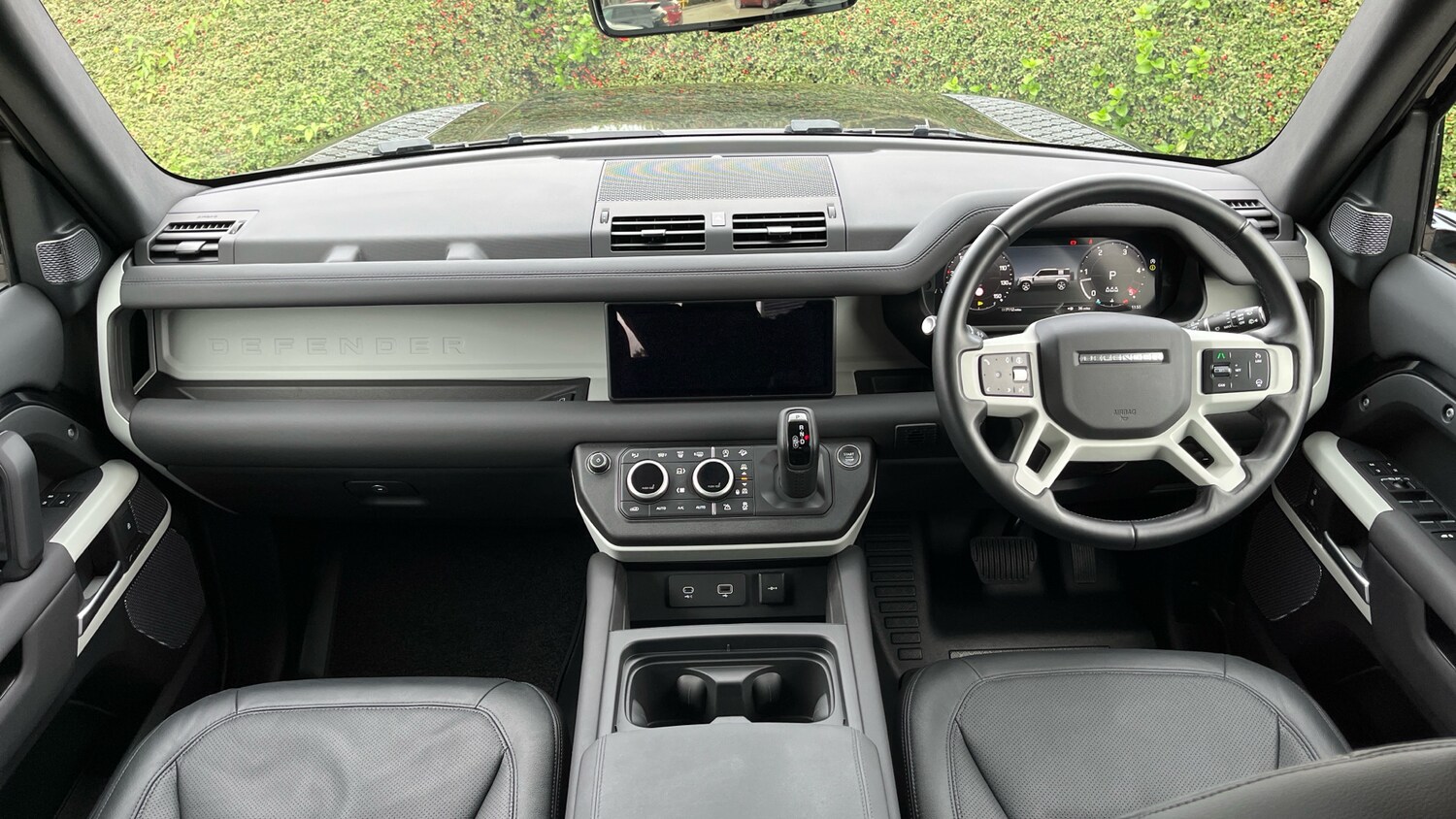 Used Land Rover Defender 2024 for sale - 76206520: Photo 9