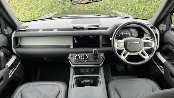 Used Land Rover Defender 2024 for sale - 76206520: Photo 9