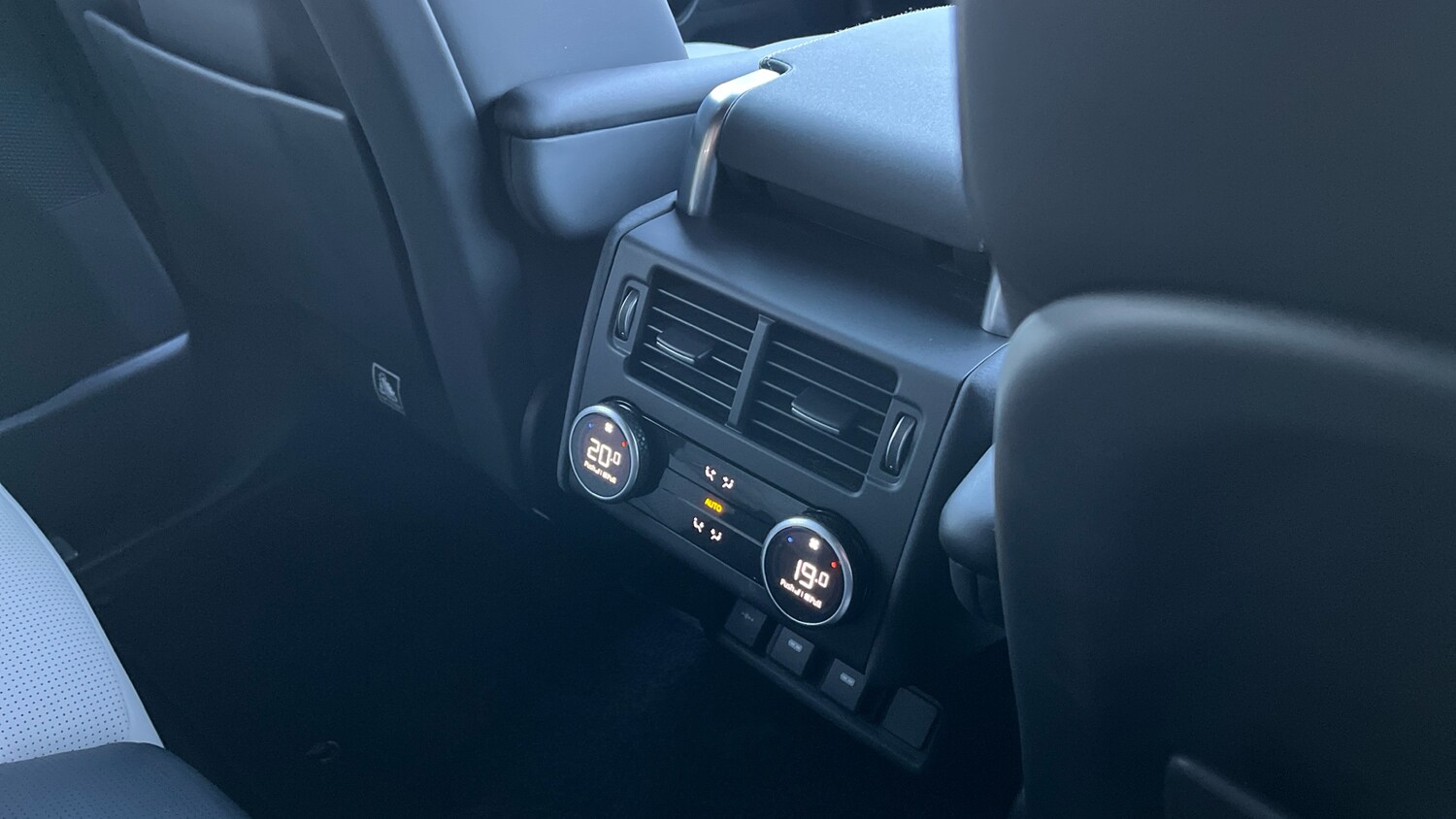 Used Land Rover Discovery 2023 for sale - 77088085: Photo 18