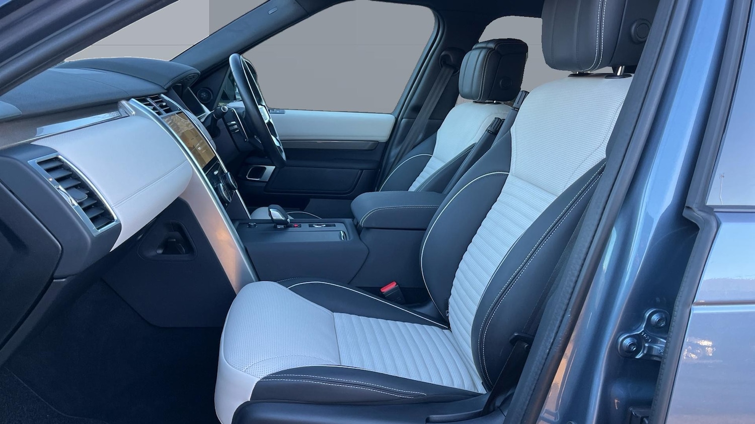 Used Land Rover Discovery 2023 for sale - 77088085: Photo 3