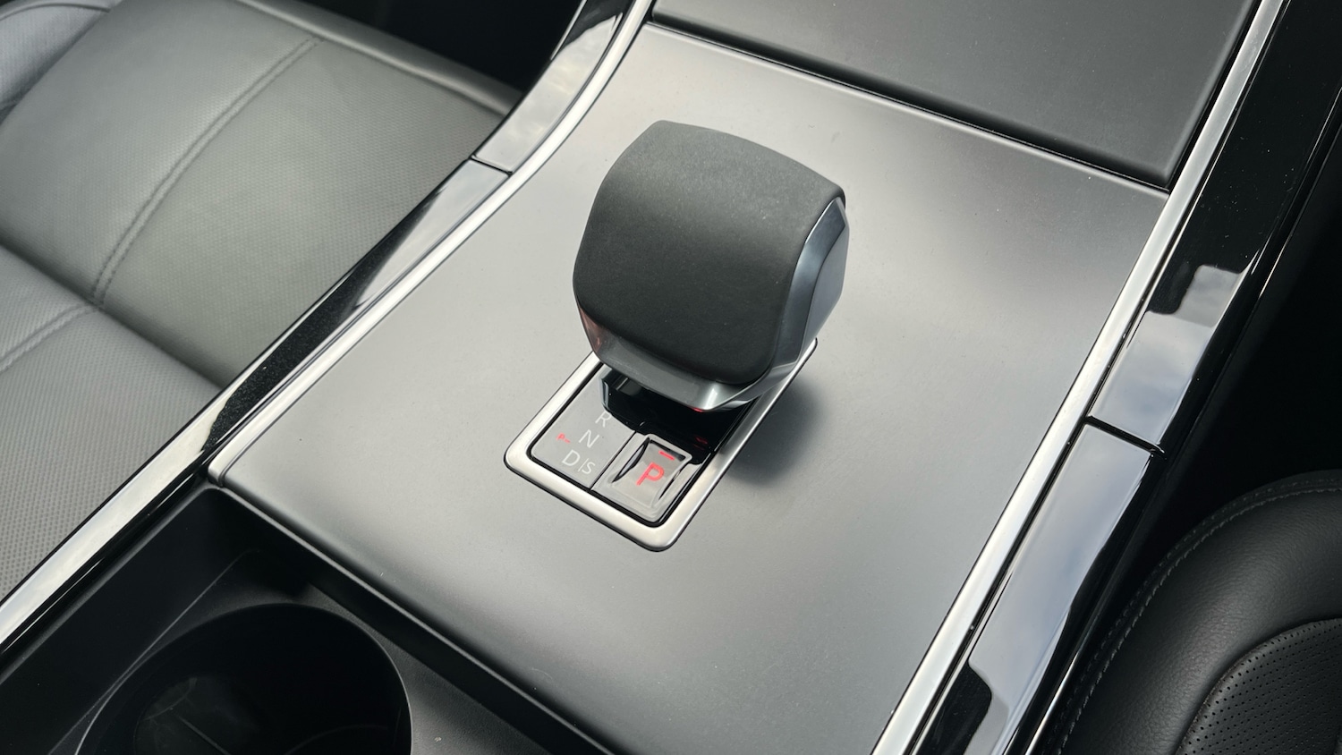 Used Land Rover Range Rover Velar 2024 for sale - 76366948: Photo 13