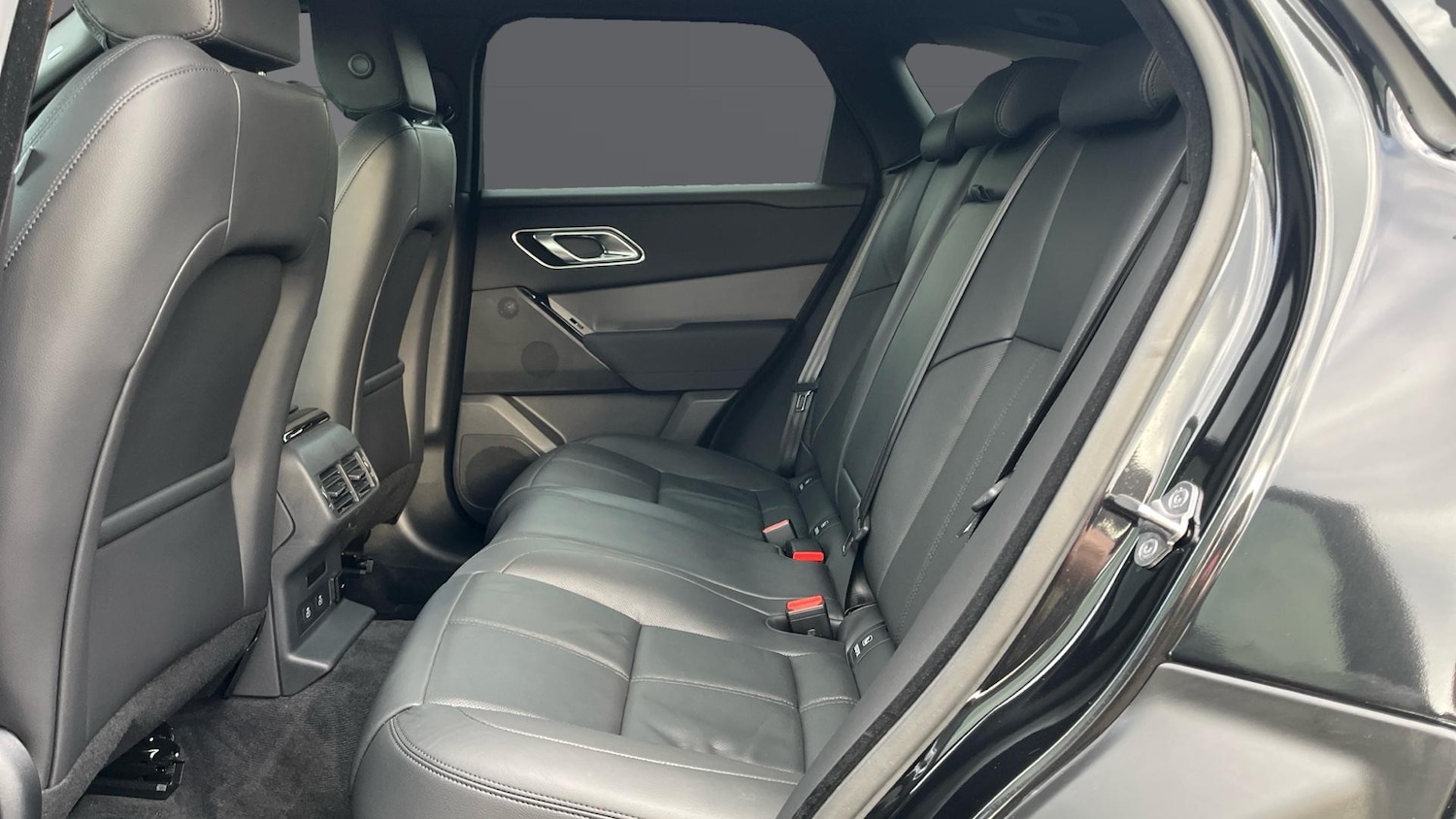 Used Land Rover Range Rover Velar 2024 for sale - 76366948: Photo 4