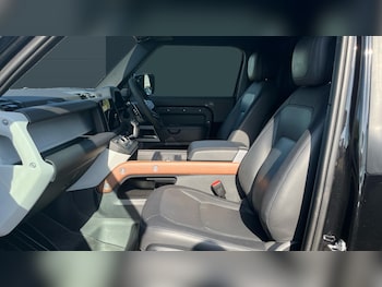 Used Land Rover Defender 2024 for sale - 78106197: Photo