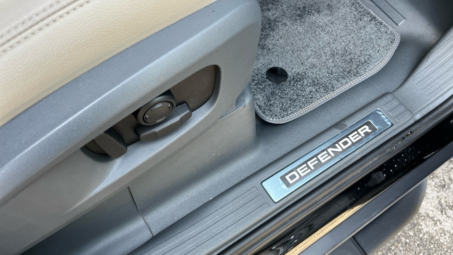 Used Land Rover Defender 2024 for sale - 77567579: Photo 30