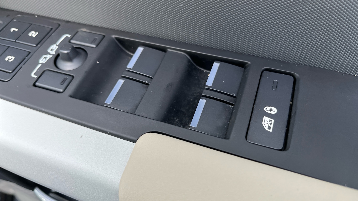 Used Land Rover Defender 2024 for sale - 77567579: Photo 32