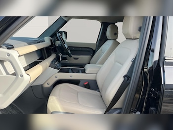 Used Land Rover Defender 2024 for sale - 77567579: Photo