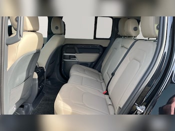 Used Land Rover Defender 2024 for sale - 77567579: Photo