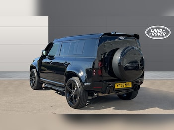 Used Land Rover Defender 2025 for sale - 76277108: Photo