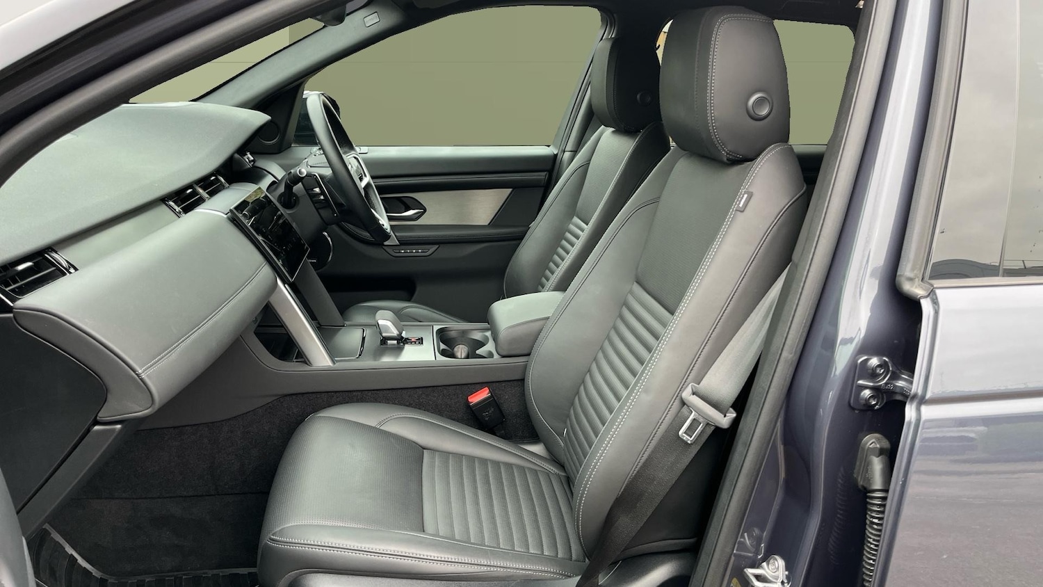 Used Land Rover Discovery Sport 2024 for sale - 78025226: Photo 3