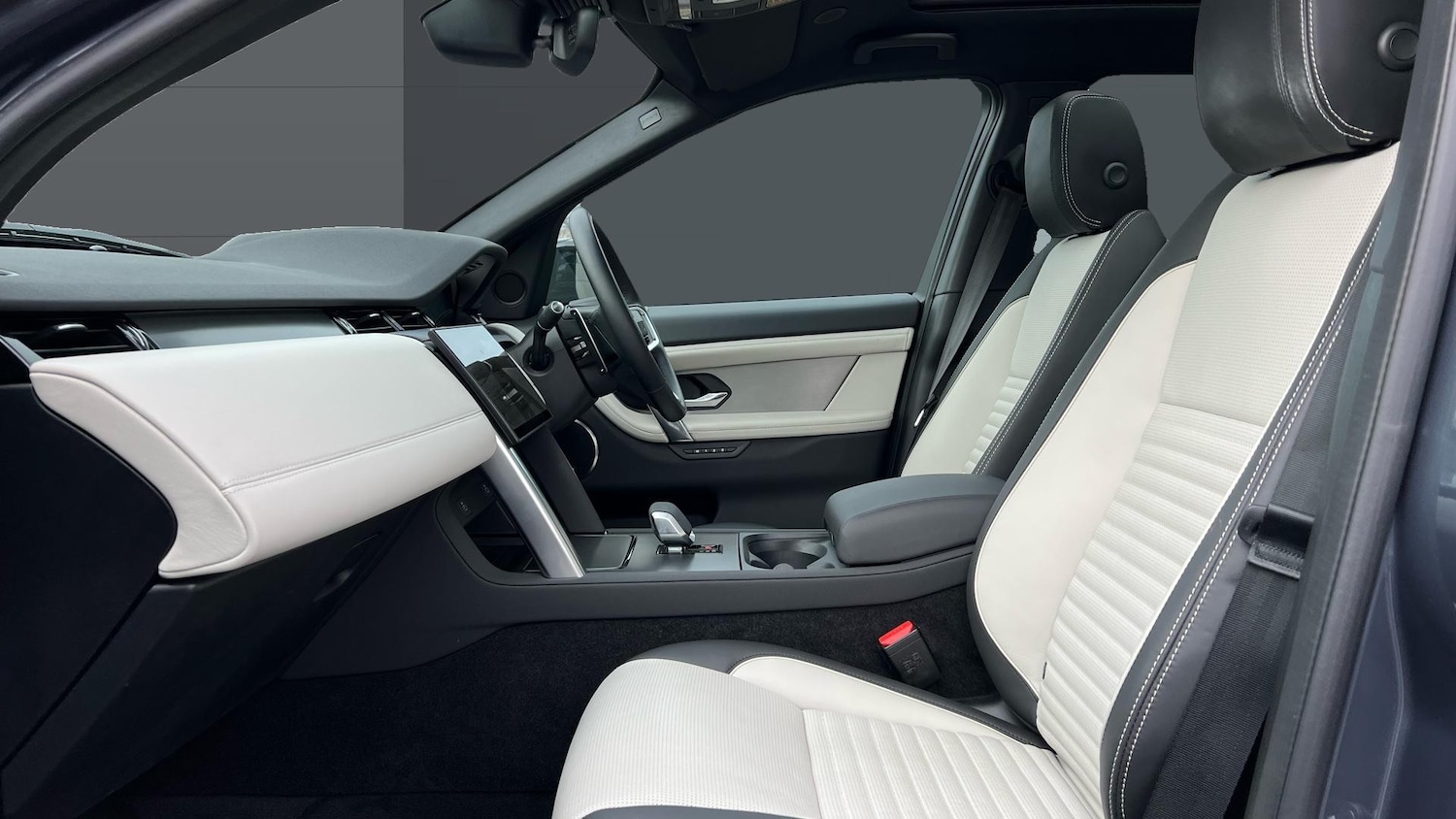 Used Land Rover Discovery Sport 2025 for sale - 77848768: Photo 3