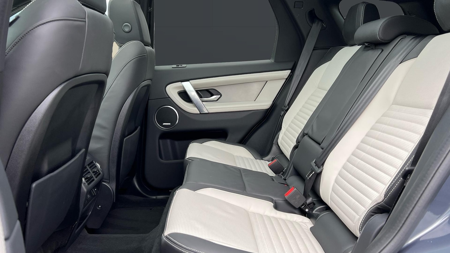 Used Land Rover Discovery Sport 2025 for sale - 77848768: Photo 4