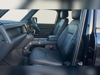 Used Land Rover Defender 2025 for sale - 78617628: Photo