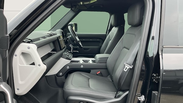 Used Land Rover Defender 2025 for sale - 75334946: Photo 3