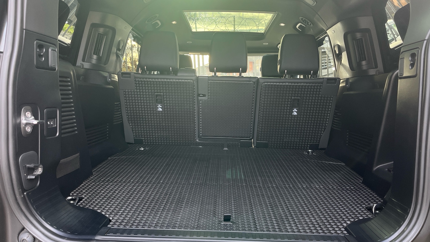 Used Land Rover Defender 2024 for sale - 76477756: Photo 10