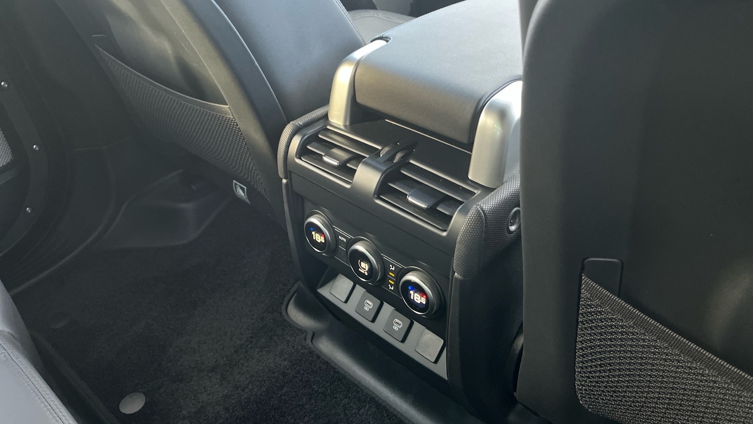 Used Land Rover Defender 2024 for sale - 76477756: Photo 18