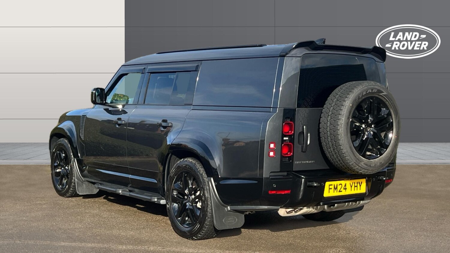 Used Land Rover Defender 2024 for sale - 76477756: Photo 2