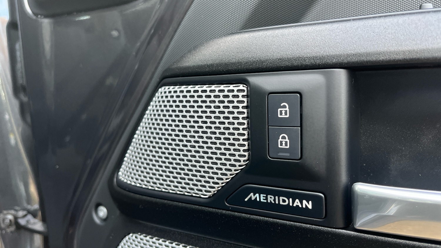 Used Land Rover Defender 2024 for sale - 76477756: Photo 25