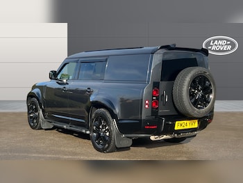 Used Land Rover Defender 2024 for sale - 76477756: Photo