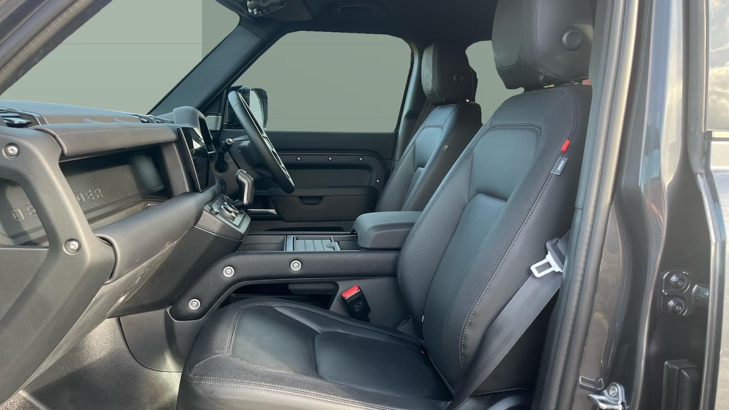 Used Land Rover Defender 2024 for sale - 76477756: Photo 3