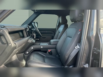 Used Land Rover Defender 2024 for sale - 76477756: Photo