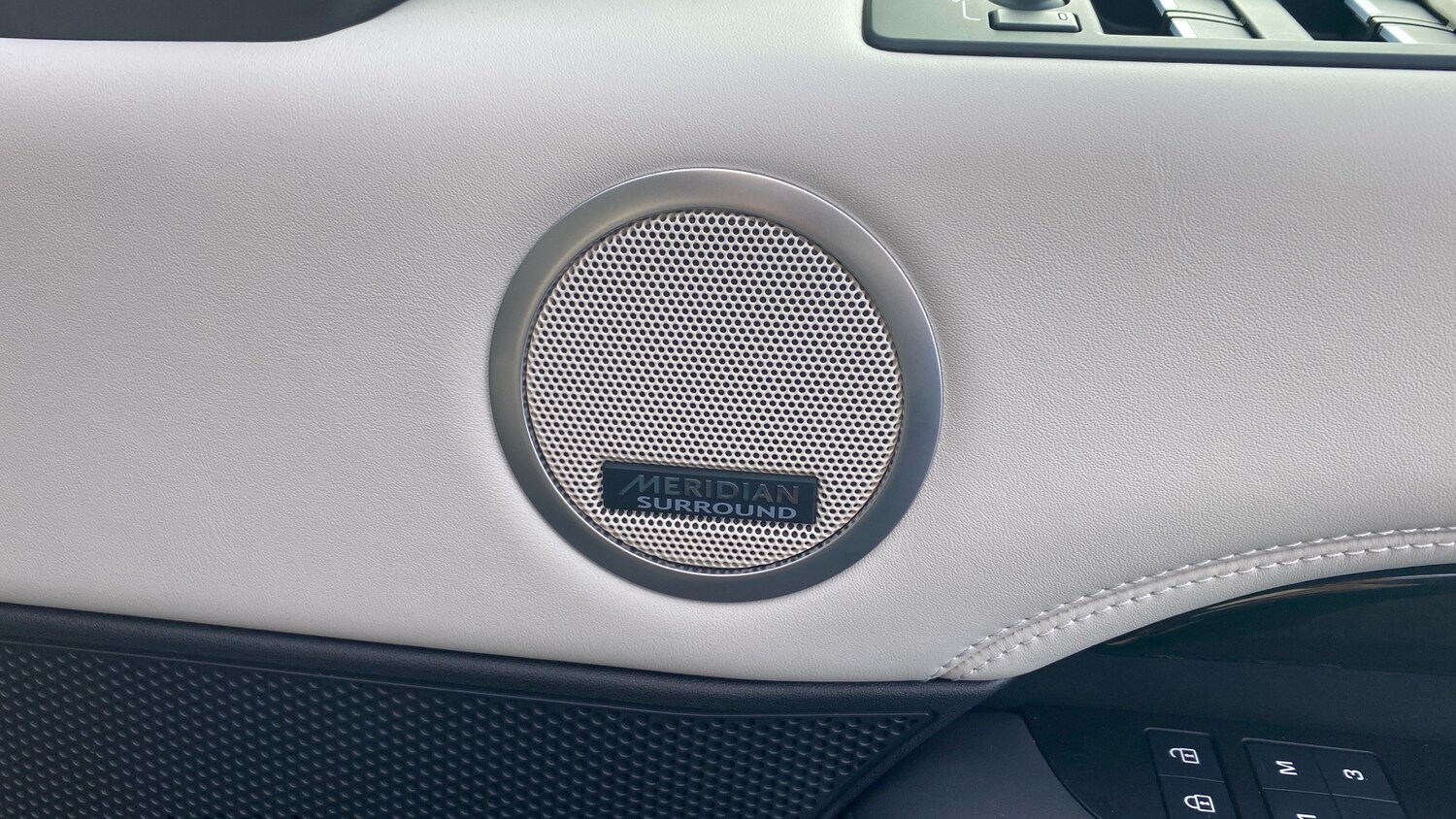 Used Land Rover Discovery 2023 for sale - 78149292: Photo 25