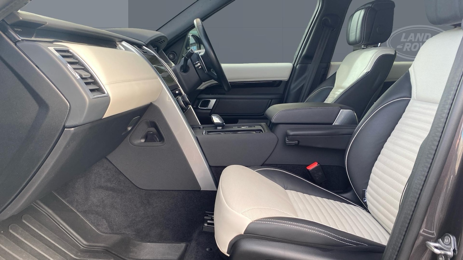 Used Land Rover Discovery 2023 for sale - 78149292: Photo 3