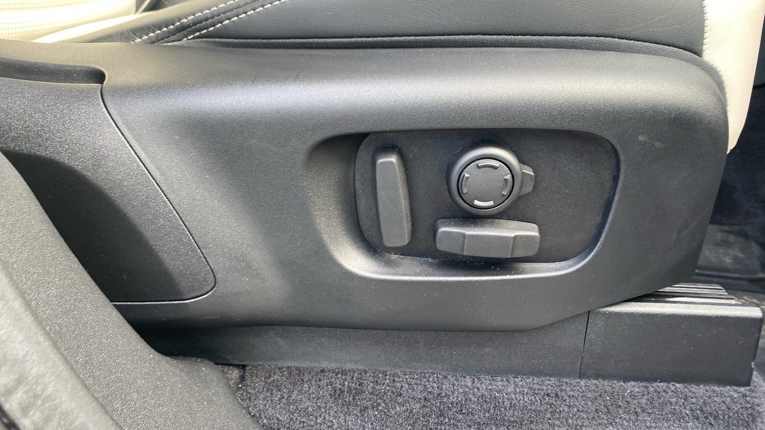 Used Land Rover Discovery 2023 for sale - 78149292: Photo 31