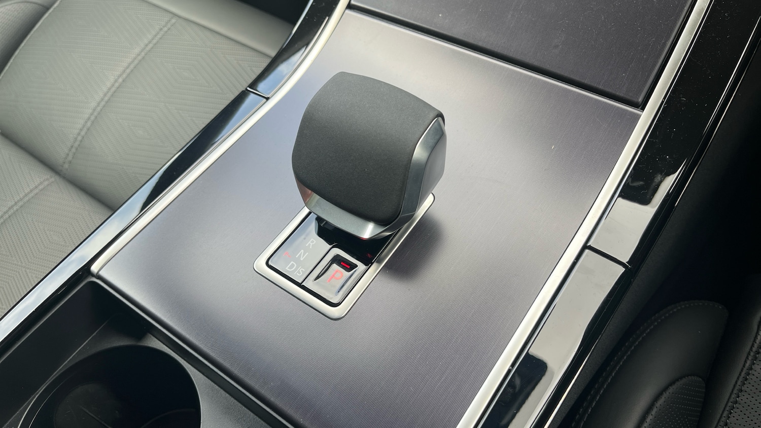 Used Land Rover Range Rover Velar 2025 for sale - 78066626: Photo 13