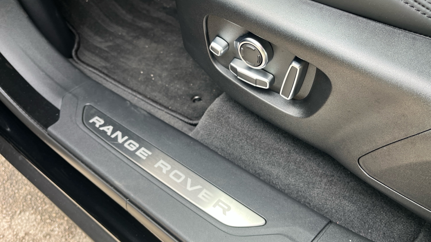 Used Land Rover Range Rover Velar 2025 for sale - 78066626: Photo 31