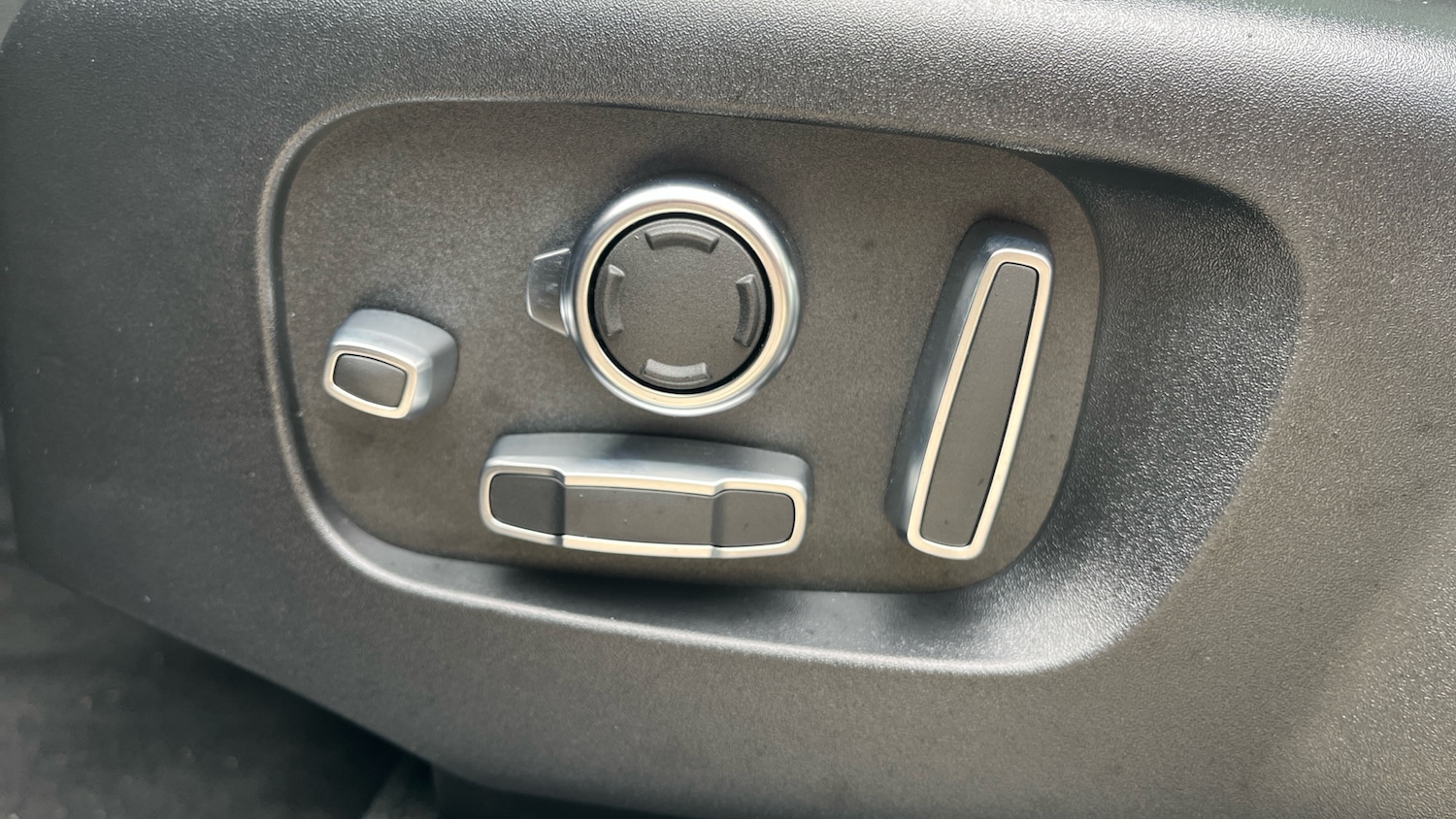 Used Land Rover Range Rover Velar 2025 for sale - 78066626: Photo 32