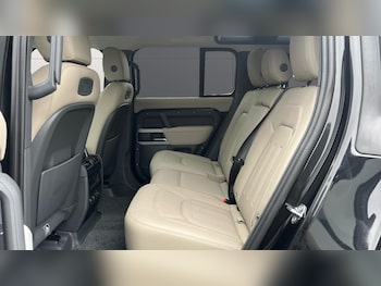 Used Land Rover Defender 2021 for sale - 77251062: Photo