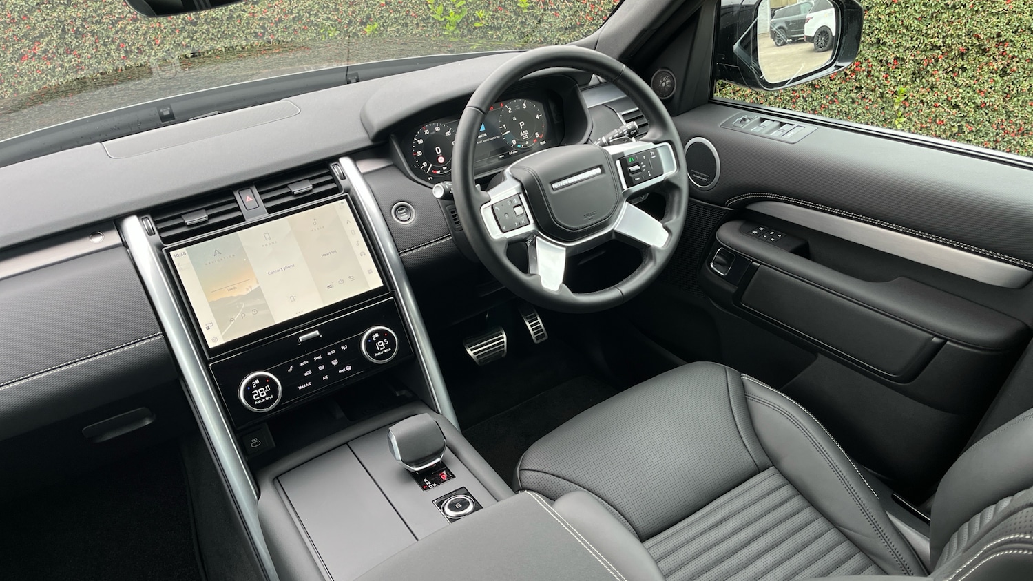 Used Land Rover Discovery 2025 for sale - 78000807: Photo 25