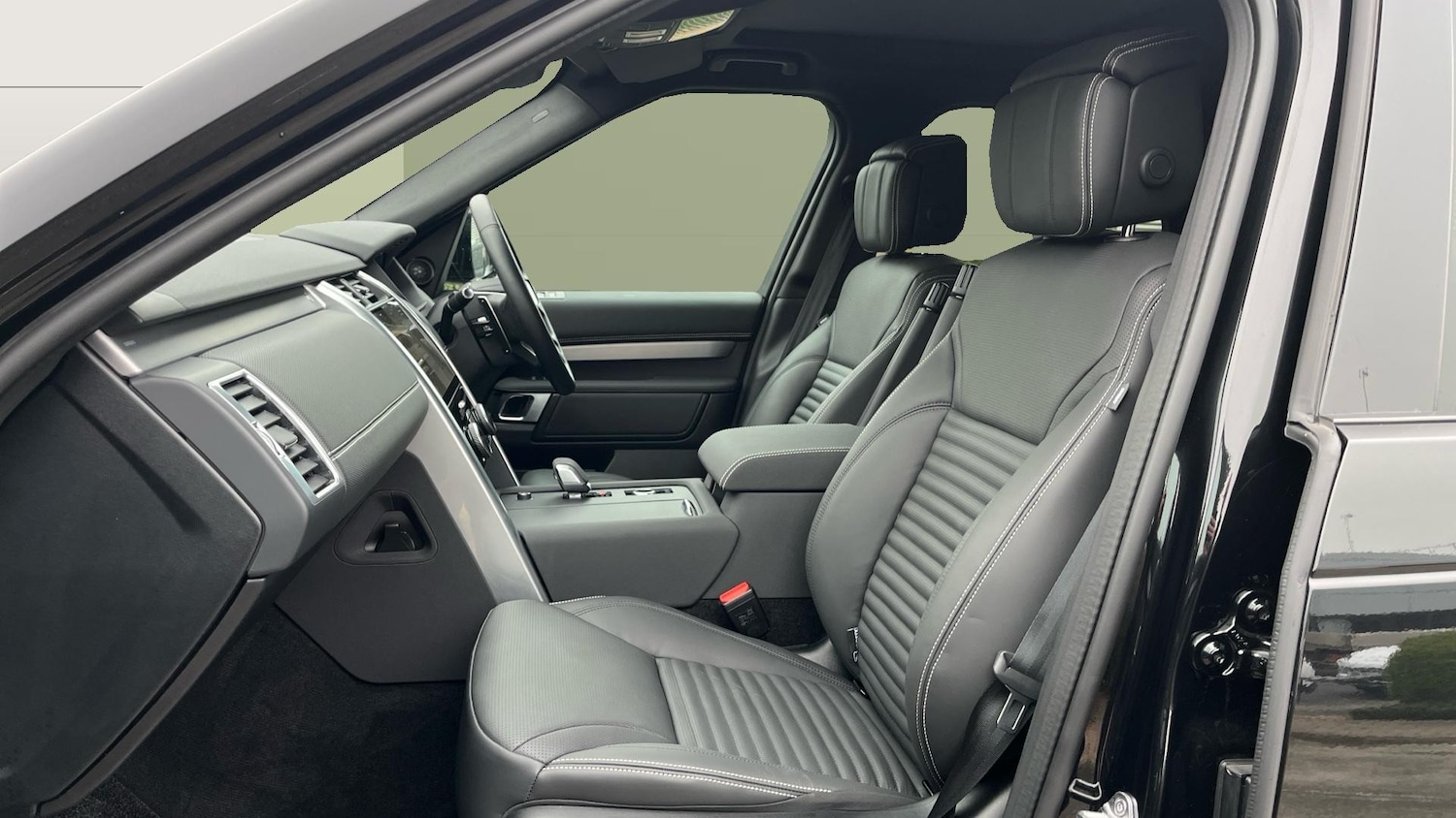 Used Land Rover Discovery 2025 for sale - 78000807: Photo 3