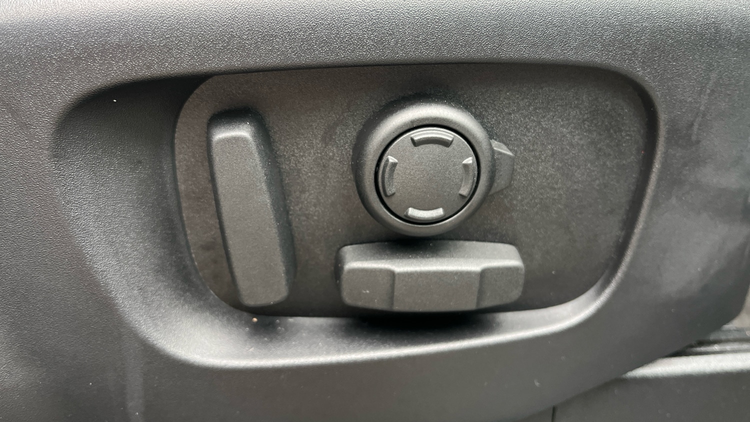 Used Land Rover Discovery 2025 for sale - 78000807: Photo 32