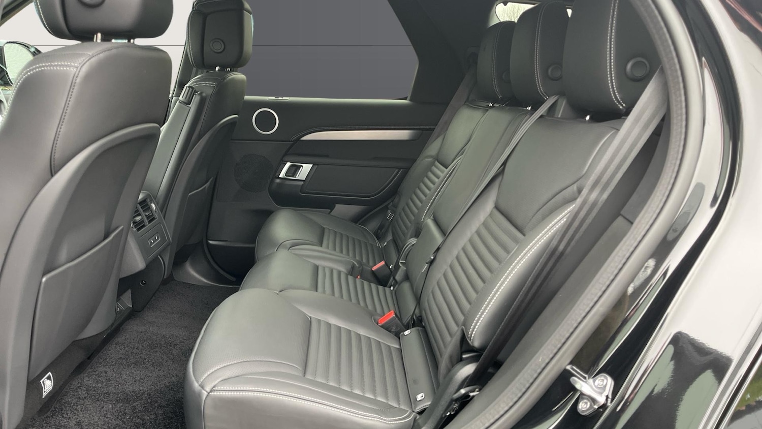 Used Land Rover Discovery 2025 for sale - 78000807: Photo 4