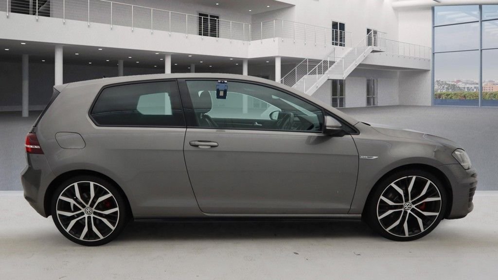 Used Volkswagen Golf 2017 for sale - 76617460: Photo 2