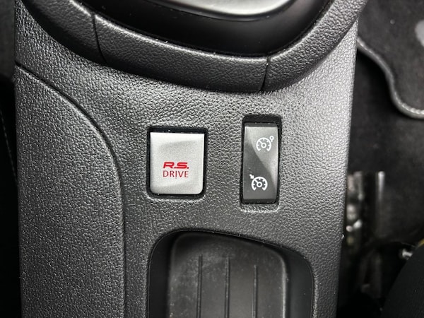 Used Renault Clio 2018 for sale - 76132674: Photo 38