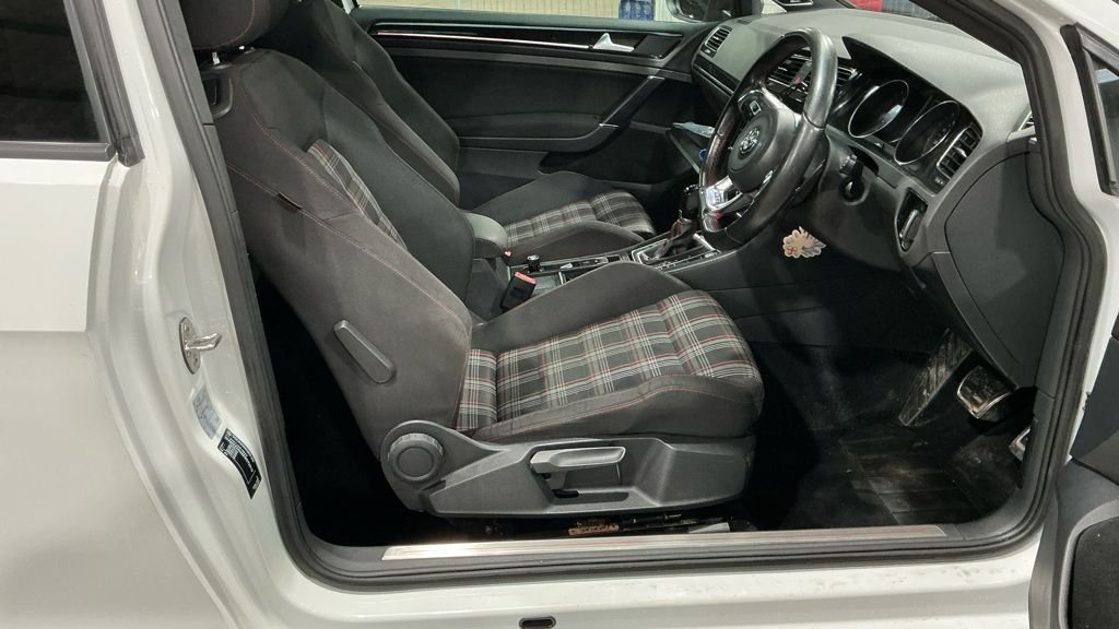 Used Volkswagen Golf 2014 for sale - 77539603: Photo 8