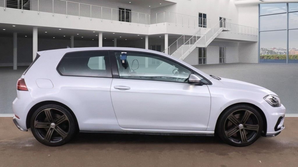 Used Volkswagen Golf 2017 for sale - 77048950: Photo 2