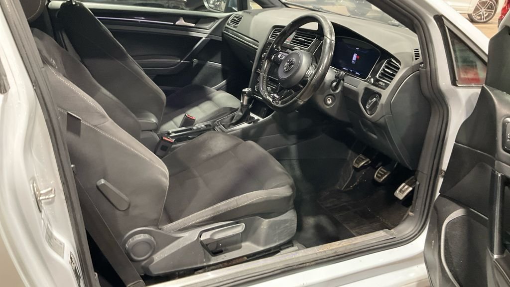 Used Volkswagen Golf 2017 for sale - 77048950: Photo 7