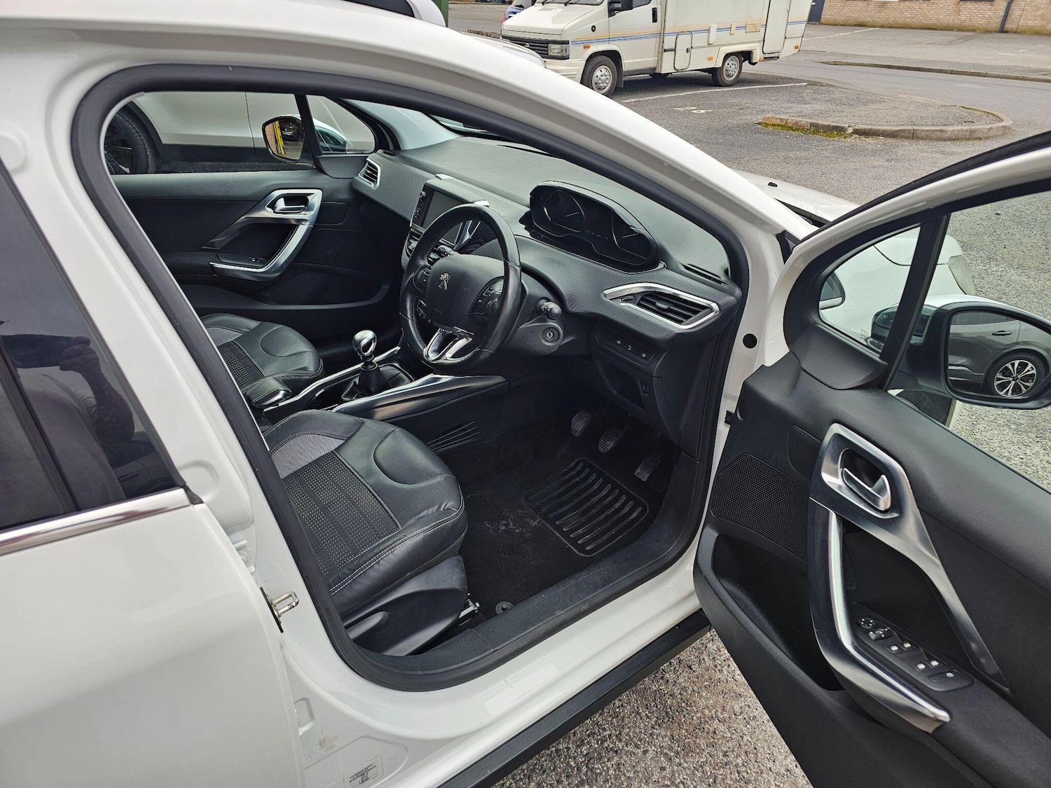 Used Peugeot 2008 for sale - 77793339: Photo 17