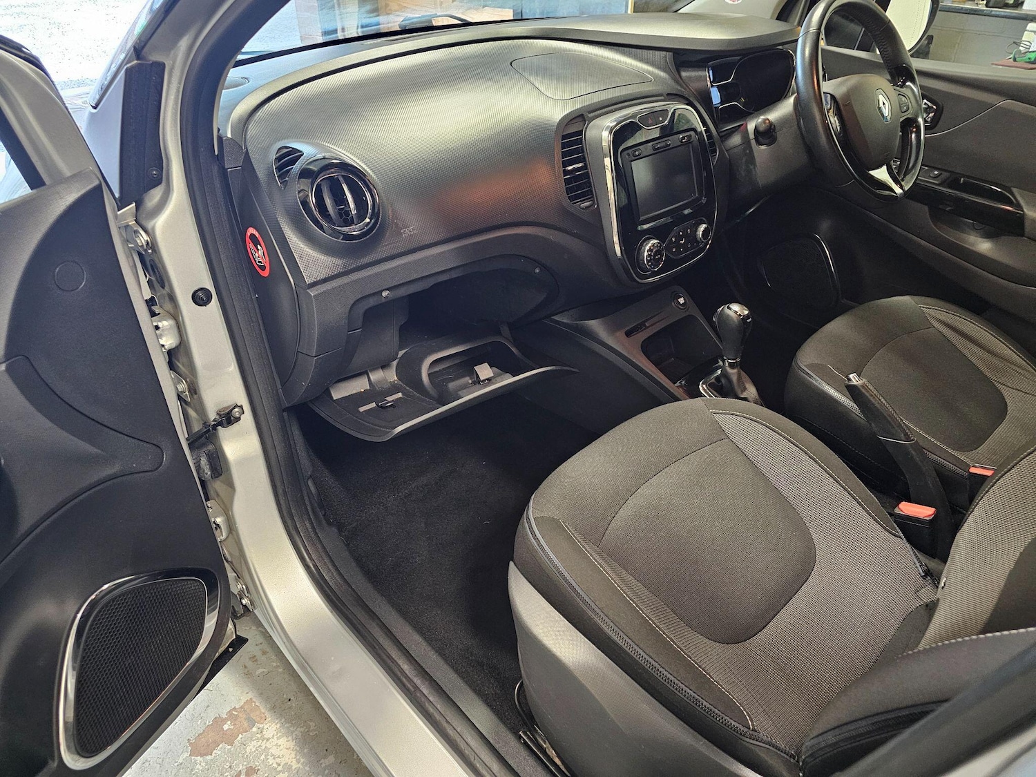 Used Renault Captur for sale - 77291968: Photo 52