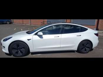(21) - Standard Range Plus Auto RWD 4dr