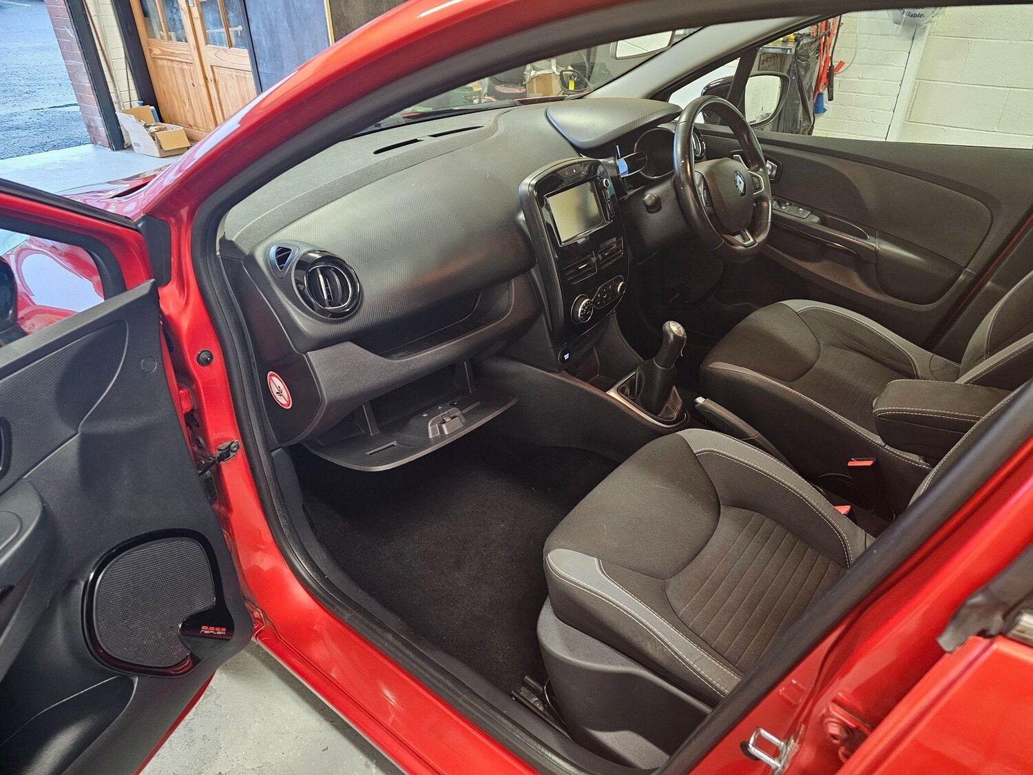 Used Renault Clio 2016 for sale - 77479234: Photo 48