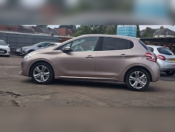 Used Peugeot 208 2013 for sale - 79259759: Photo