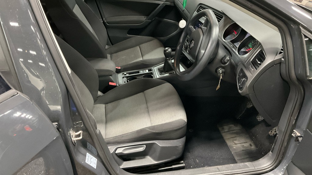 Used Volkswagen Golf 2014 for sale - 77220537: Photo 9