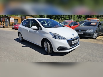 Used Peugeot 208 2015 for sale - 78476875: Photo