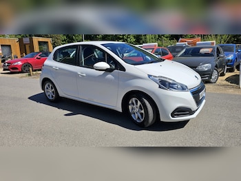 Used Peugeot 208 2015 for sale - 78476875: Photo