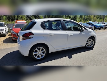 Used Peugeot 208 2015 for sale - 78476875: Photo